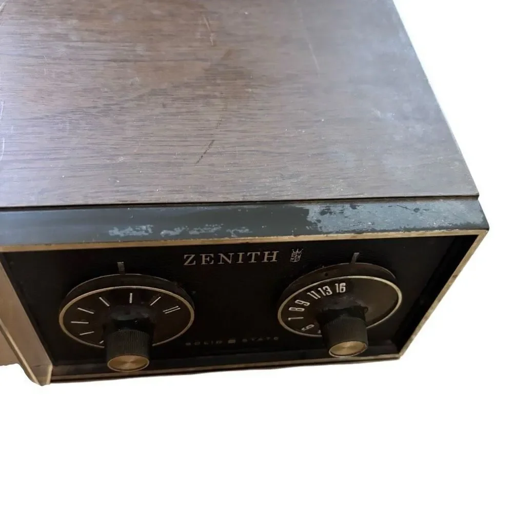 Zenith Touch N’ Snooze Clock Radio *Read*